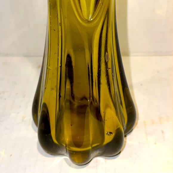 Swung Five Finger Pulled Glass Vase Light Avocado 10" - Picture 6 of 8